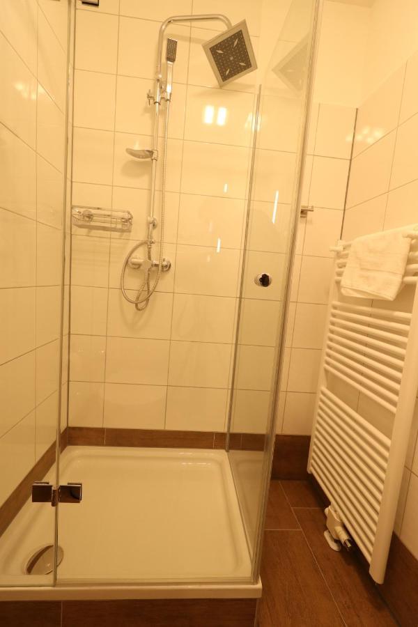 Schiller Pension Bielefeld Bagian luar foto