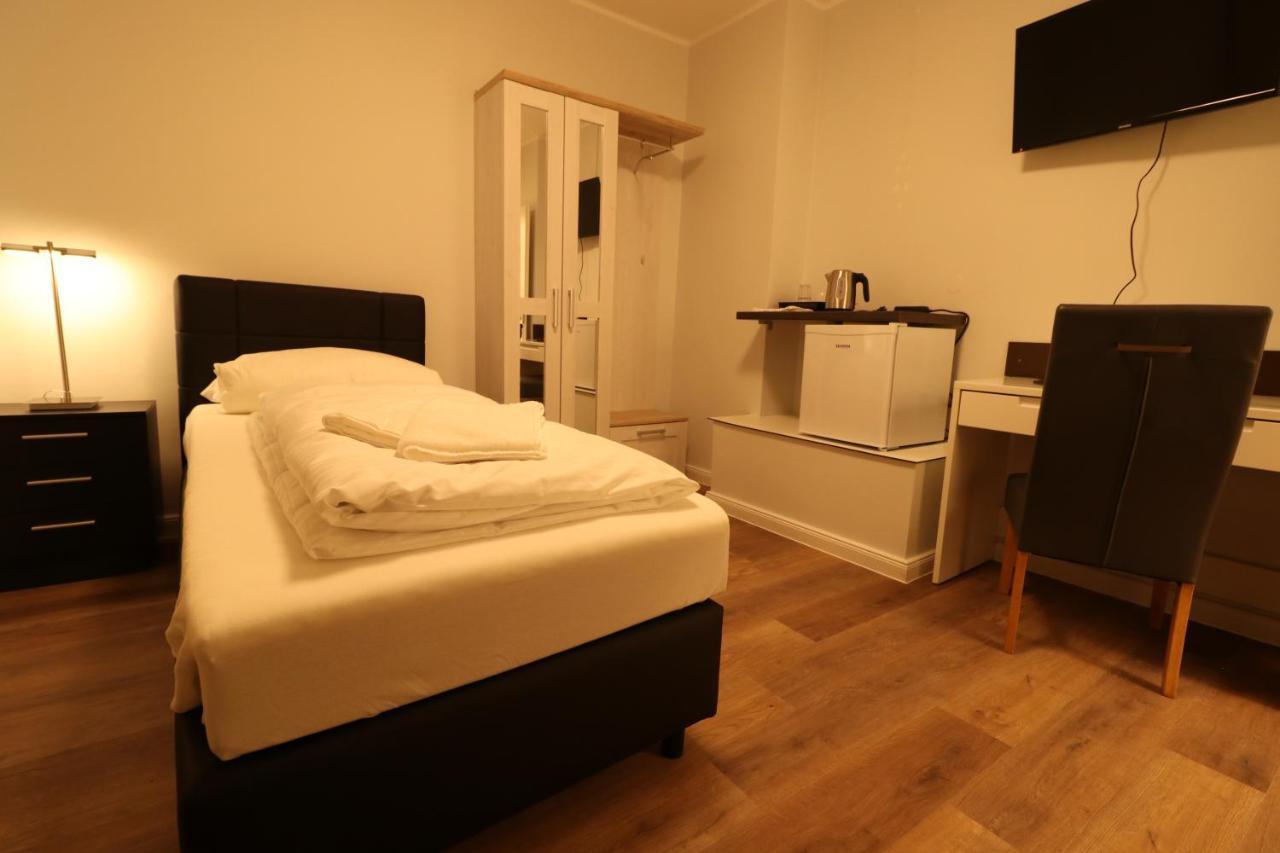 Schiller Pension Bielefeld Bagian luar foto