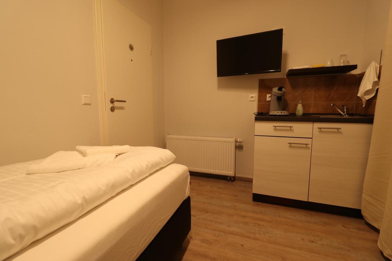 Schiller Pension Bielefeld Bagian luar foto