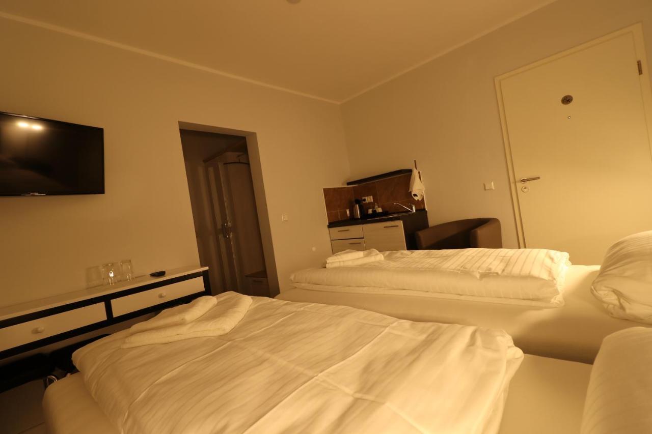 Schiller Pension Bielefeld Bagian luar foto