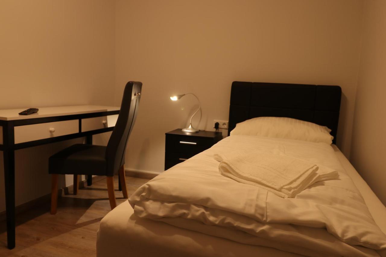 Schiller Pension Bielefeld Bagian luar foto