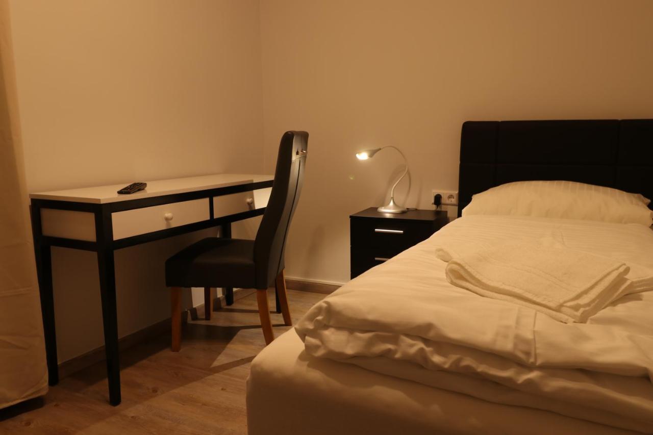 Schiller Pension Bielefeld Bagian luar foto